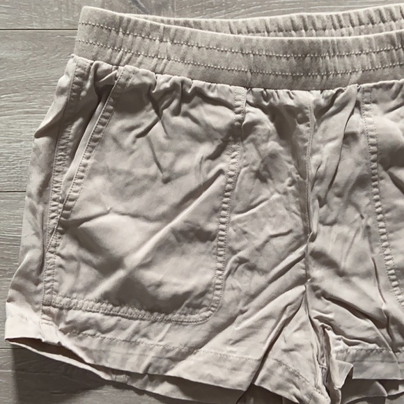 Shorts - Picture 2 of 4